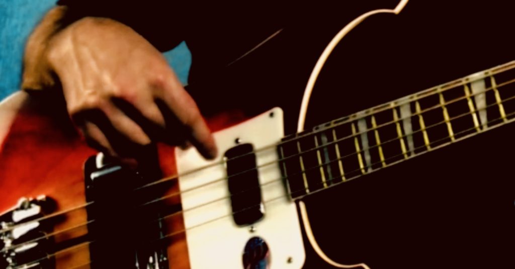 Rickenbacker 4003 with fingers